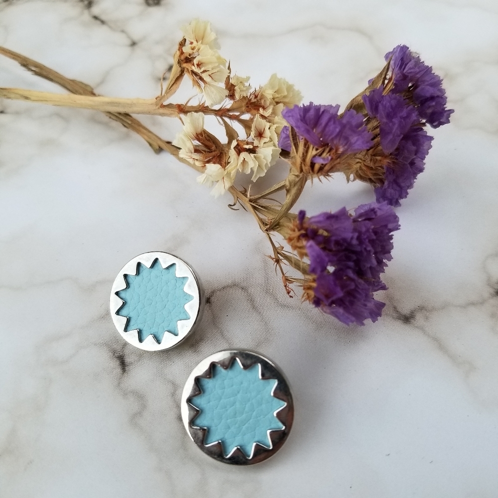 House of Harlow 1960 Sunburst button earrings